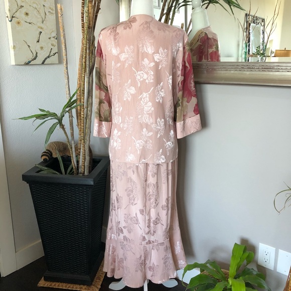 Studio VK Romantic Pink Floral Jacket & Skirt Set - Picture 4 of 15